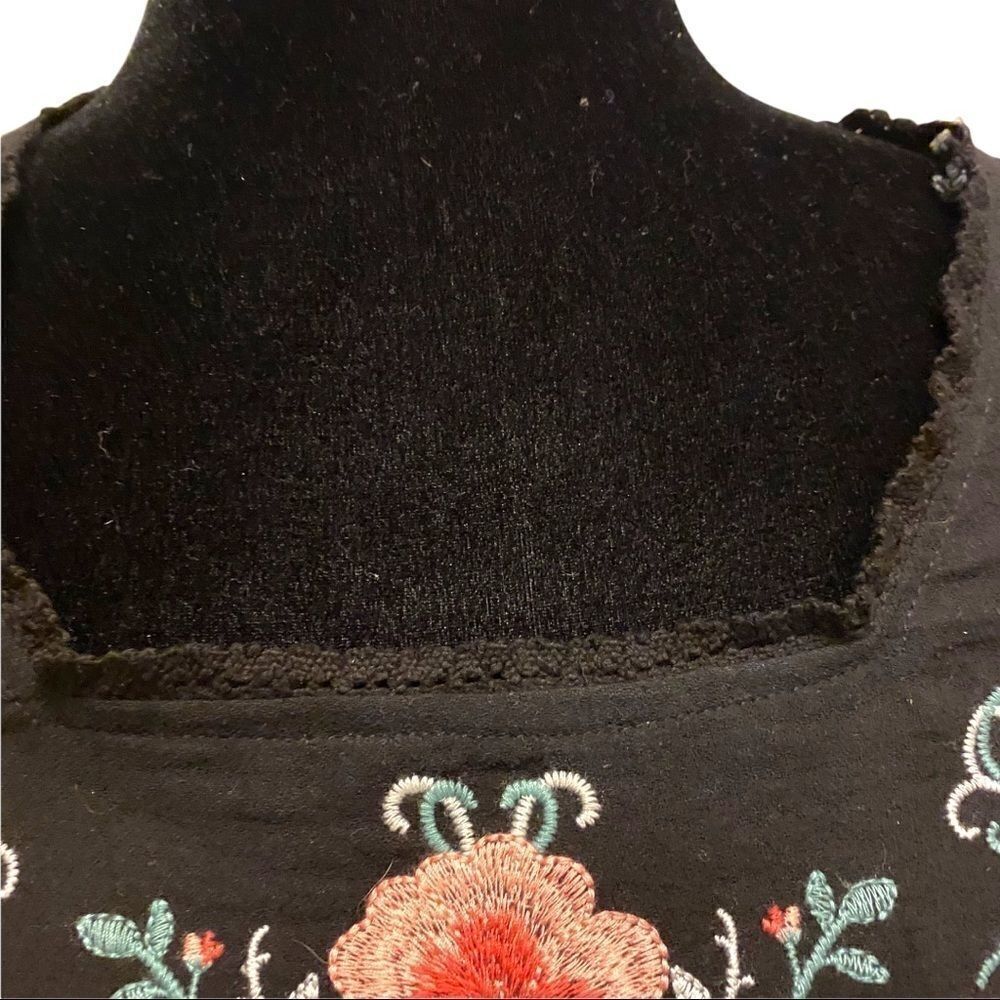 Unit by Andre Embroidered Top‎ - Picture 3 of 15